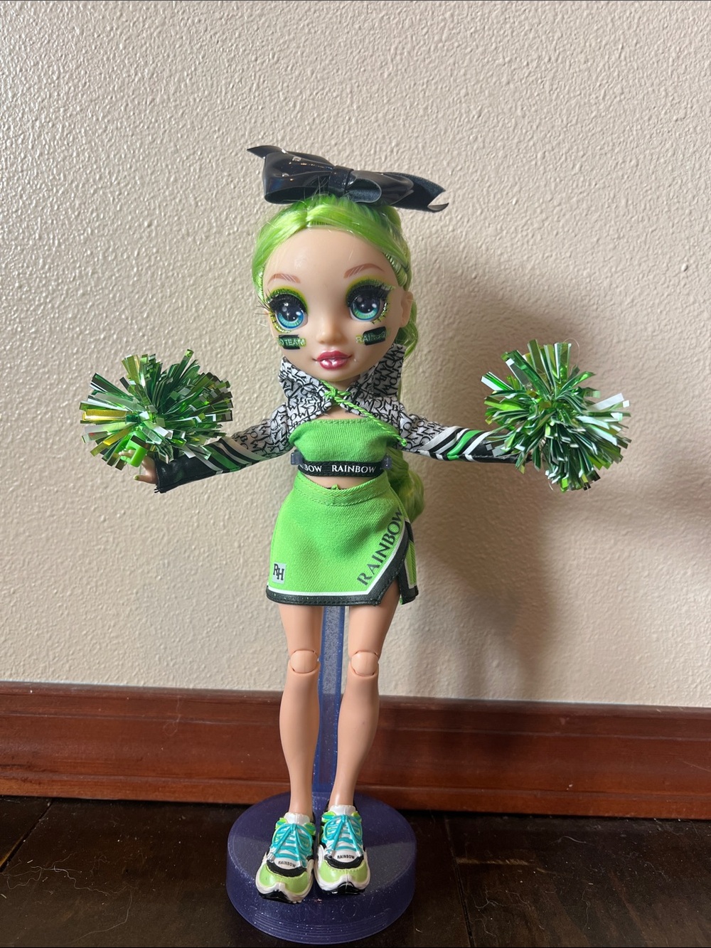 Rainbow High Neon Green Cheer Doll with Pom Poms - Picture 1 of 1